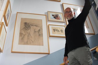 Kunst als Lebenselixier: René Riemer zeigt 60 Werke im Erlebnishof in Langenhessen - Ein Großteil der Arbeiten von René Riemer kann in seinem Haus bewundert werden.