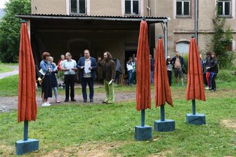 Kunst am Wasser: Die neuen Skulpturen für die Talsperre Kriebstein - Der Sieg ging an Georg Janthur aus Wuppertal für „Summer in the City“ – die zusammengeklappten Sonnenschirme.