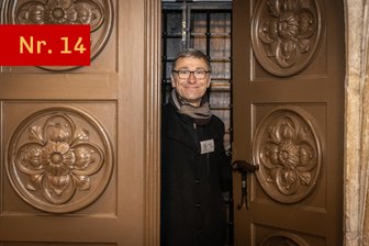 Kunst im Erzgebirge: Warum eine Tür in der Sankt Annenkirche immer noch Rätsel aufgibt - Benno Tietz ist vermutlich der erste Katholik, der in der fast 500-jährigen Geschichte der Sankt Annenkirche in Diensten des evangelischen Pfarramtes steht. Als neuer Chef des Führungsteams kennt er auch die „Schöne Tür“.