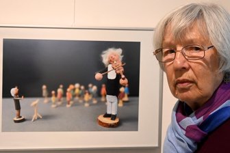 Kunst im Fokus: Wie eine Erzgebirgerin an der Ostsee eine ganz neue Faszination entdeckt - Bärbel Rothe mit einer ihrer Aufnahmen, die derzeit in der Pfarrhausgalerie in Jöhstadt zu sehen sind. Das Foto trägt den Titel „Der Solist".