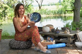"Kunst sei Dank": Die Aktion boomt, der Countdown läuft - Diana Merkel ist Töpferin und hat eine kleine Werkstatt in Brand-Erbisdorf. An der Aktion "Kunst sei Dank" beteiligt sich mit vier Werken und freut sich, so auch in der Region bekannter zu werden.