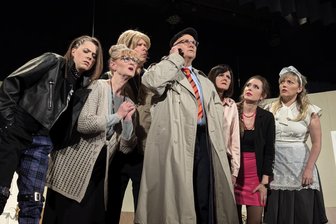 Kunst, Theater, Fasching: Das ist im Raum Stollberg los - Die Kriminalkomödie „Tot ist tot“ ist zweimal im Bürgergarten zu erleben.