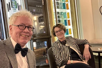 Kunst trifft in Plauen Tanz: Galerie Horlomus lädt Senioren zum Disco-Fox ein - Hans-Joachim Zimmermann und Andrea U. Horlomus erwarten Tanzgäste.