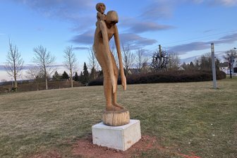 Kunst- und Skulpturenweg Purple Path: Lugau bekommt einen „Dämon“ - Die Skulptur „Dämon“ von Sebastian Müller ist circa zwei Meter hoch, ähnlich groß wie die anderen Kunstwerke der Lugauer Skulpturengruppe. Die kleinste misst 1,75 Meter.