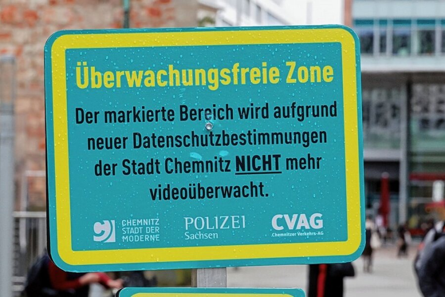 Kunstaktion in Chemnitz: Rätsel um illegale Schilder geklärt - 