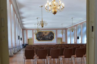 Kunstauktion in Freiberg: Warum im Städtischen Festsaal Werke der „Leipziger Schule“ zu haben sind - Der Städtische Festsaal am Obermarkt in Freiberg.