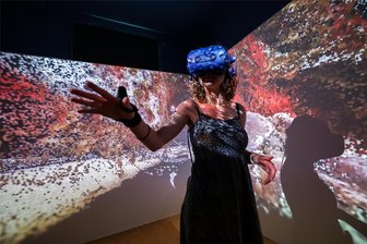 Kunstfestival „Begehungen“ in Lichtenstein: Faszinierend, witzig und berührend - Eintauchen in eine verstörende Welt von Tod und Umweltverschmutzung: Die Treibgutinstallation von Thiemo Frömberg faszinierte viele Besucher.