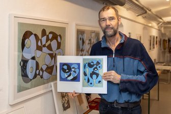 Kunstkeller Annaberg zeigt „Ernte 23“: Was sich dahinter verbirgt - Die Ausstellung „Ernte 23“ im Kunstkeller Annaberg zeigt Arbeiten verschiedener Künstler. Auch Jörg Seifert ist mit Werken vertreten, die aus „Buchholzer Papieren“ entstanden sind.