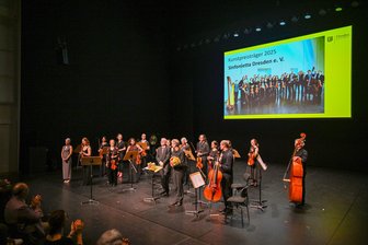 Kunstpreis für Sinfonietta Dresden – Doppelgänger von TV-Promi Günther Jauch gehört zum Ensemble - Der Kunstpreis 2025 der Landeshauptstadt Dresden ging an das Kammerorchester Sinfonietta Dresden.