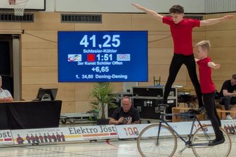 Kunstradsport: Duo vom RV Germania Oberschindmaas feiert einen der größten Erfolge der jüngeren Vereinsgeschichte - Jonathan Schlesier (links) und Jonas Köhler vom RV Germania Oberschindmaas haben Silber bei der Deutschen Meisterschaft gewonnen.