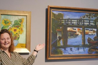 Kunstsammlungen Zwickau zeigen jetzt auch Pechsteins "Brücke" - Fabia Günther-Sperber neben Pechsteins Ölbild "Brücke".
