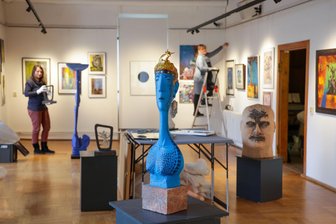 Kunstverein absolviert den Jahresauftakt in der Glauchauer Galerie - Die Vereinsausstellung „Zäsuren und Vorsätze“ wird in der Galerie „Art Gluchowe“ aufgebaut.
