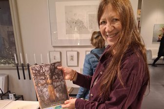 Kunstverein im Vogtland lädt zu Winter-Poesie - Viola Danza liest am 2. Februar Gedichte und stellt ihre Märchenkarten vor.