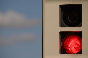 Kurios: Blitzersäule im Vogtland spurlos verschwunden - Eigentlich war die Blitzersäule in Ellefeld kein Hassobjekt mehr und nicht mehr einträglich.