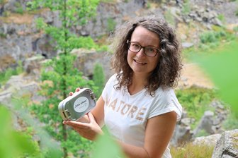 Kurios im Erzgebirge: Ein ganzer Wandertag in einer „Bemmbichs“ - Kornelia Walther an ihrem Lieblingsplatz in der Geyrischen Binge.