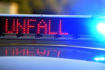 Kurioser Alarm im Erzgebirge: Auto löst Wochen nach Unfall erneuten Feuerwehreinsatz aus - In Lengefeld wurden die Rettungskräfte zu einem Unfallfahrzeug alarmiert.