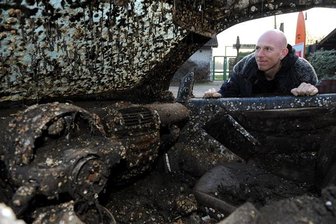 Kurioses Muschel-Schrottauto für über tausend Euro verkauft - 
