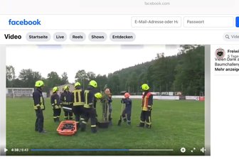 Kurioses Video bei Facebook: Feuerwehr aus dem Erzgebirge pflanzt mitten auf dem Sportplatz einen Baum - Im Video pflanzen die Feuerwehrleute auf dem Sportplatz einen Baum.