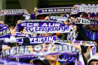 Kurz geträumt, schnell ernüchtert: So reagieren Fans von Erzgebirge Aue auf den 1860-Abstieg - Bei Aue-Fans ließ der 1860-Zwangsabstieg die Hoffnung auf den Klassenerhalt kurzzeitig noch einmal aufkommen.