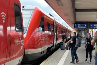 Kurz vor den Herbstferien: Bahnstreckensperrung in Franken hat auch Auswirkungen für Reisende aus Chemnitz - Die Strecken von Nürnberg nach Hof und Marktredwitz werden normalerweise mit Triebwagen mit Neigetechnik befahren. Derzeit verkehren dahin nur Busse.