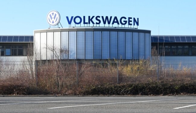 Kurzarbeit im Motorenwerk von Volkswagen verlängert - Alles ruht im VW-Motorenwerk. Die zunächst bis Freitag angesetzte Kurzarbeit soll nun bis kommende Woche dauern. 
