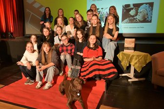 Kurzfilmfestival im Erzgebirge: Dieses Mal spielt auch ein Hund mit - Die Teilnehmer des diesjährigen Kurzfilmfestivals in Eibenstock. Auch Hündin Nelly war als Darsteller dabei.