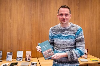 KZ-Außenlager Mittweida: Historiker rekonstruiert das fast vergessene Schicksal der Zwangsarbeiterinnen - Pascal Cziborra stellte sein Buch über das KZ-Außenlager Mittweida am Freitag und Sonntag in der Stadtbibliothek vor.