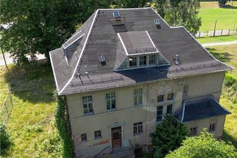 KZ-Gedenkstätte Sachsenburg: Bürgerrechtler und Stadt ringen um die Erinnerung - Um Abriss oder Erhalt der sogenannten Kommandantenvilla in Sachsenburg ist neuer Streit ausgebrochen. 