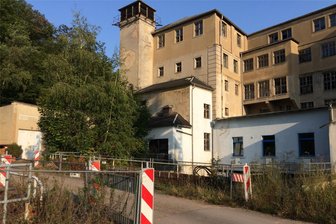 KZ-Gedenkstätte Sachsenburg: Eröffnung 2027? - Im Oktober soll die Sanierung der Brücke über den Flutgraben hinter der Spinnerei in Sachsenburg beginnen.