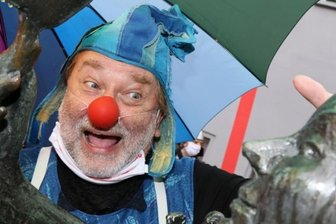 Lachen vergangen: Erbitterter Streit um Vorzeige-Projekt - 2020 hatte das Zwickauer Puppentheater noch gut Lachen bei der Parade durch die Stadt, welche die neue Spielzeit eröffnet. Doch schon damals waren Regen und Kälte schlechter Begleiter.