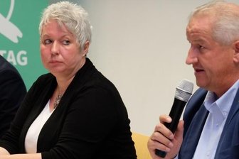 Lacher, Sticheleien, offener Schlagabtausch - ... Monique Woiton (links, FDP) und Mike Moncsek (AfD).