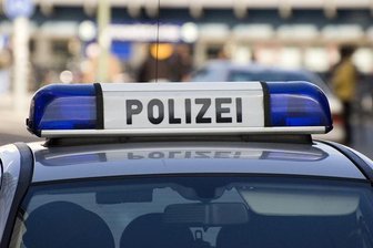 Lack von zahlreichen Autos zerkratzt -