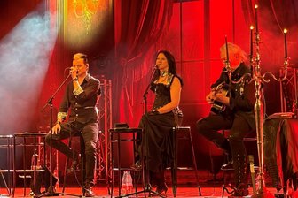 Lacrimosa stellt neues Album „Lament“ in Glauchau mit akustischem „Fragen-Konzert“ vor - Lacrimosa zur Vorstellung des Albums "Lament" im Stadttheater Glauchau.