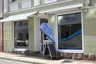 Laden in Burgstädt schließt: Hat verpackungsloses Einkaufen noch eine Zukunft? - Mit einem Fahnen-Aufsteller vor dem Laden an der Dr.-Robert-Koch-Straße 19 in Burgstädt hat der Unverpackt-Laden in Burgstädt auf sein Angebot aufmerksam gemacht. Jetzt ist das Geschäft geschlossen.