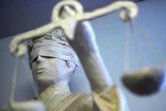 Ladendiebe mit falschen Ausweisen bekommen Bewährung - Zwei Männer hatten Lebensmittel in Muldenhammer gestohlen und falsche Ausweise vorgezeigt. Jetzt bekamen sie im beschleunigten Verfahren vorm Amtsgericht Zwickau die Quittung. 