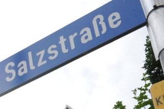 Ladeninhaber behindert Coronakontrolle - An der Thalheim Salzstraße gab es am Mittwoch eine Auseinandersetzung zwischen einem Ladeninhaber und Kontrollbeamten.