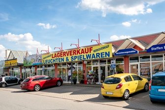 Ladensterben im Olipark in Lichtenau geht weiter - Ab Mittwoch ist das Leuchten- und Spielwarengeschäft im Olipark geschlossen. Das Ladensterben im Einkaufspark in Oberlichtenau geht also weiter.