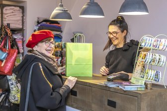 Ladies-Shopping-Night, eine skandalöse Herzogin und Currywurst: Viel los am Frauentags-Wochenende - Schmuck, Mode, Düfte, Seifen, Deko: Freibergs Geschäfte bieten zur Ladies-Shopping-Night alles, was ein Mädels-Shopping- Ausflug braucht.