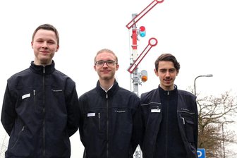 Länderbahn gibt in Neumark Einblicke: Was im Eisenbahnerberuf anders ist als beim Modellbahn-Kindertraum - Niclas Hayek, Lukas Franke und Sill Jonay (v.l.) wollen Lokführer werden.