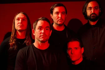 Lärm aus dem Traumhaus: Deafheaven zieht mit „Lonely People With Power“ wieder Scheitel - Krach-Reisende der Sonderklasse: Deafheaven.