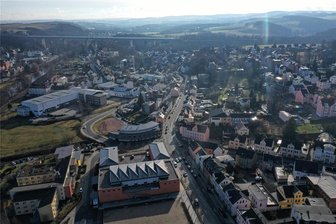 Lärmaktionsplan in Wilkau-Haßlau: Bürger können Vorschläge einbringen - Auf der Kirchberger Straße in Wilkau-Haßlau entsteht Lärm. Zuständig für die Verringerung ist der Landkreis.
