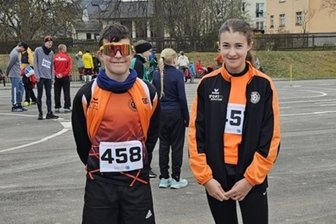 Läufer aus dem Erzgebirge eilt der Konkurrenz davon - Enzo Reißig und Meryem Mustafov von der WSG Schwarzenberg-Wildenau haben die Freiluftsaison eröffnet.