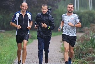 Läufer-Trio trainiert bei Dauerregen am Stausee - Marco Ebersbach, Stefan Mantel und Thomas Vogel (von links) waren trotz der widrigen Witterung am Stausee unterwegs.
