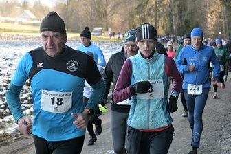 Läuferin aus dem Erzgebirge erlebt Marathon-Premiere als Botschafterin für die Kulturhauptstadt Chemnitz - Beim 44. Silvesterlauf des FCE siegten Frank Kakies (AK 60) vom Läuferbund Schwarzenberg und Kathrin Lauterbach vom TSV Gornsdorf (AK 55) über zehn Kilometer.