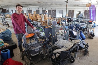 Lager der Spendensammelstelle leert sich - Im März war das Lager noch gut gefüllt. Mittlerweile kann Tommy Kotzur bei den Spenden nicht mehr aus dem Vollen schöpfen.