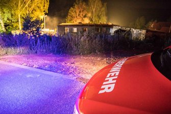 Lagerfeuer gerät außer Kontrolle - Feuerwehr rückt aus - Die Kameraden der Feuerwehren Halsbrücke und Conradsdorf/Tuttendorf waren im Einsatz.