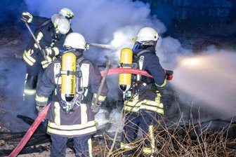 Lagerfeuer ruft Feuerwehr auf den Plan - 