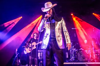 Laibach: Kunstarmee im Kriseneinsatz - 
