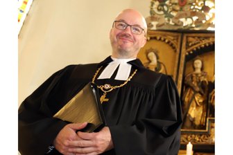 Landesbischof Tobias Bilz ganz sportlich: Spendenlauf für den Dom in Freiberg - Landesbischof Tobias Bilz besucht den Kirchenbezirk Freiberg.