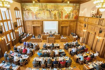 Landesdirektion prüft Chemnitzer Haushalt: Was ist dabei rausgekommen? - Auch die Chemnitzer Stadträte sind aufgefordert, nach Sparpotenzial zu suchen.
